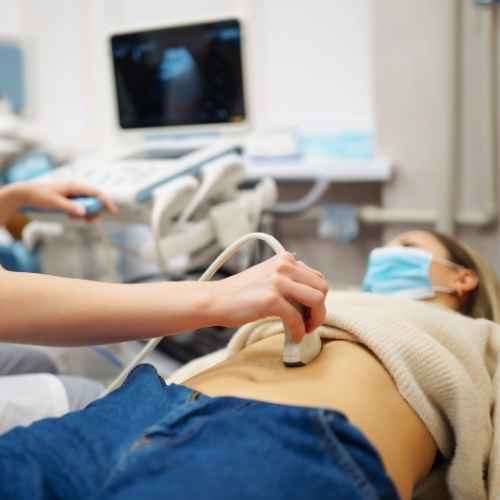 Ecografía abdominal con orden médica: visualiza tus órganos internos sin invasión. Detecta tumores, cálculos y evalúa su estado. ¡Infórmate!