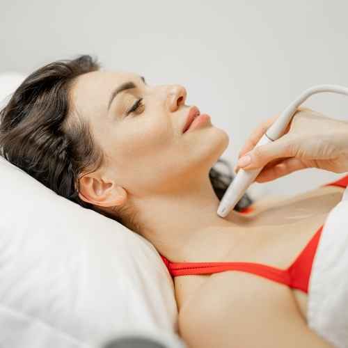 Estudio de tiroides (hormonal y ecografía) con orden médica: evalúa función y estructura. Detecta hipotiroidismo, nódulos y más. ¡Entiende tus exámenes!